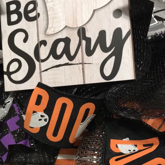 “Eat, Drink & be Scary" Halloween Wreath - Picture 6 of 6
